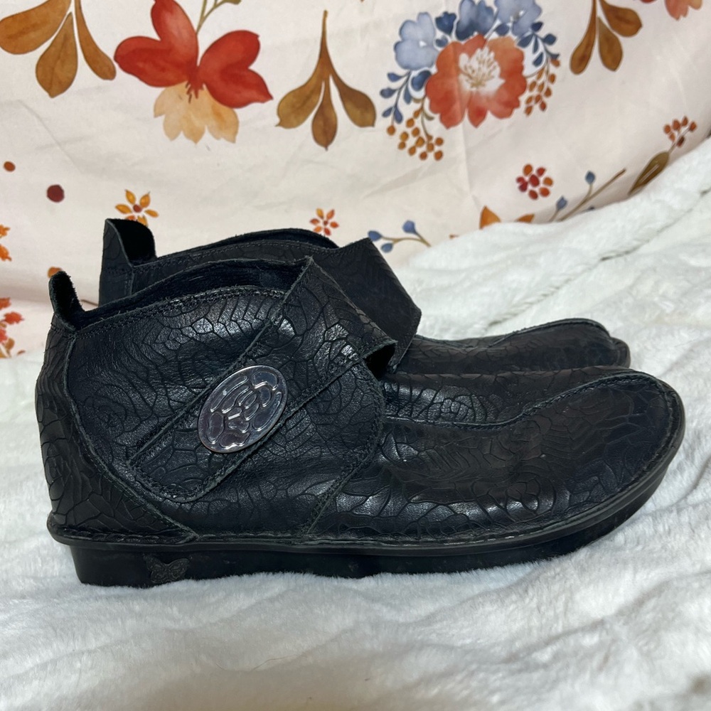 Alegria EU 41/ US 10.5 Caiti 586 Leaf Print Hook Loop Closure Ankle Goth Booties - Picture 11 of 15